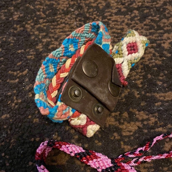 2 Bracelets - Picture 4 of 4